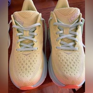 Hoka Clifton 9 size 7